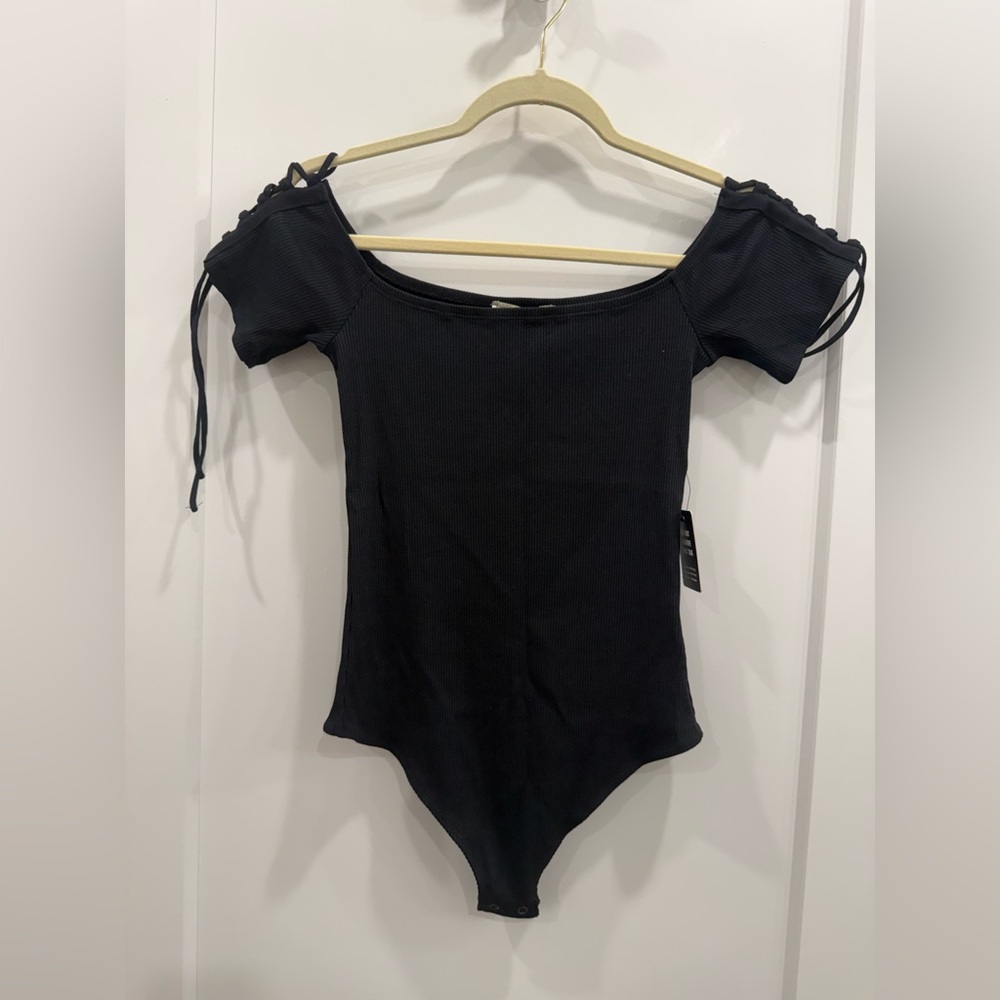 Express Black Ribbed Off-the-Shoulder Bodysuit – NWT Size Medium